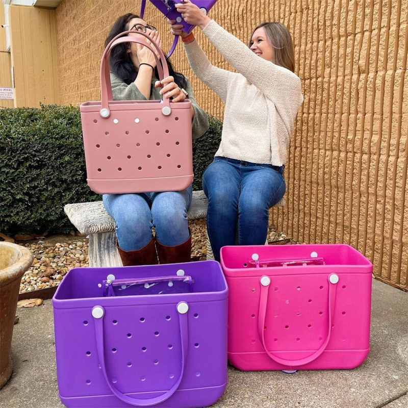 What Is The Difference Between Handmade And Machine-Made Custom Beach Bags?